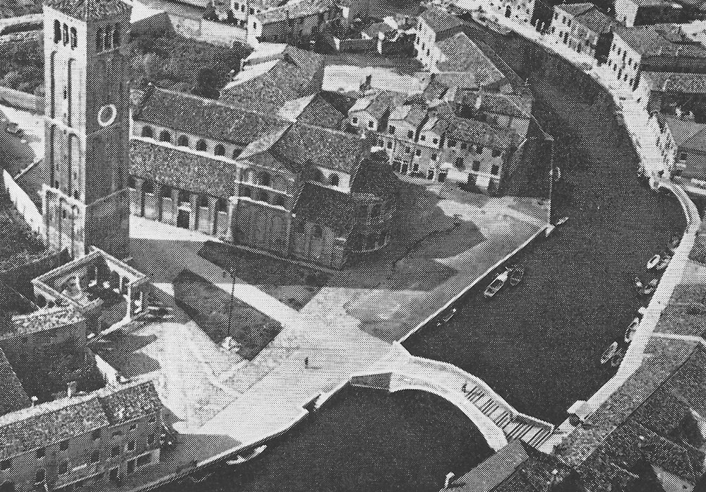 Fig. 235 Venetian townscape. There is complete separation between vehicular and pedestrian circulations.